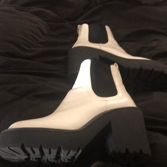 White heel boots - Picture 1 of 1